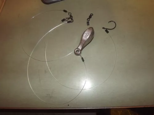 4 PACK GROUPER OR SNAPPER RIG WEIGHTED WITH 8OZ BANK SINKER.   