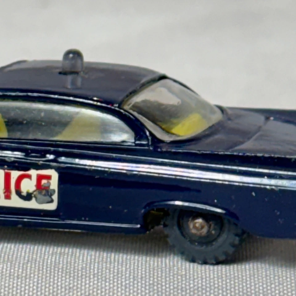 Vehículo de policía de juguete Husky Buick Electra de colección hecho en Gran Bretaña Foto 4 de 4