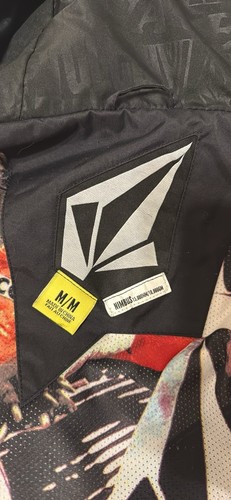 Volcom Women’s Snowboarding Jacket - Picture 4 of 5