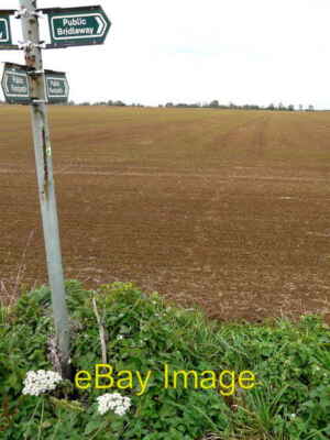 Photo 6x4 Footpath to Hundleby Spilsby A solitary line of footprints can  c2008