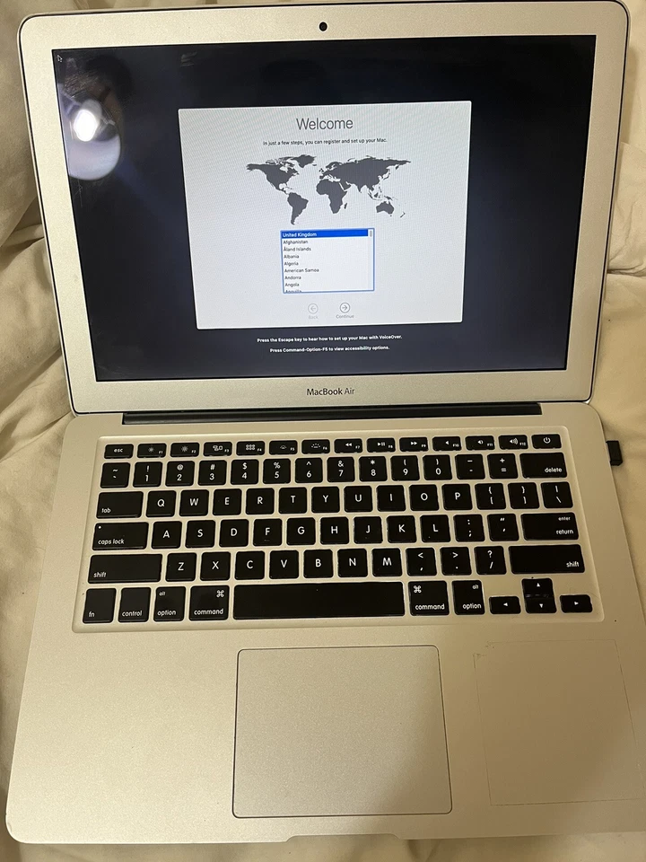 Apple MacBook Air 13" 2012 · i5 · 4GB · 512GB, photo 1 of 3