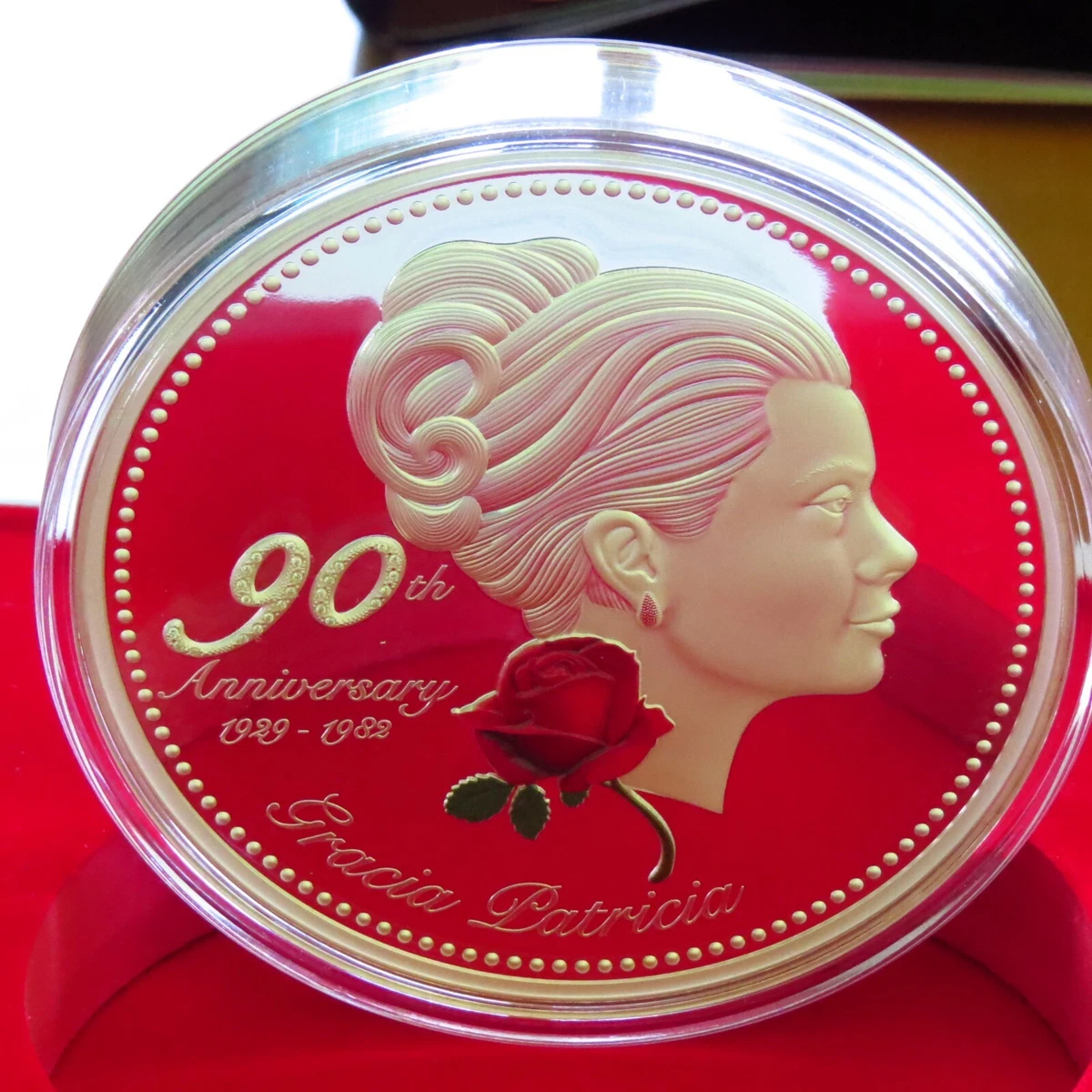 Gracia Patricia Kelly Kilo Coin Silver Niue 2019 with 25 diamonds and red rose