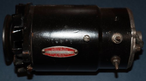 Generador OEM GM Delco Remy # 1100310, Chevy Chevrolet 1955, 12 voltios, con fecha 4L30