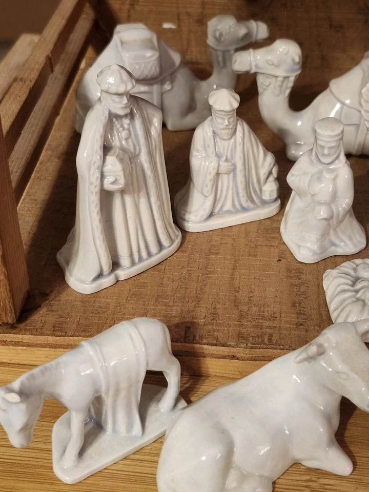 Vintage White/Blue Glazed Ceramic Nativity 15pc.Set & Wood Stable - Image 3 of 4