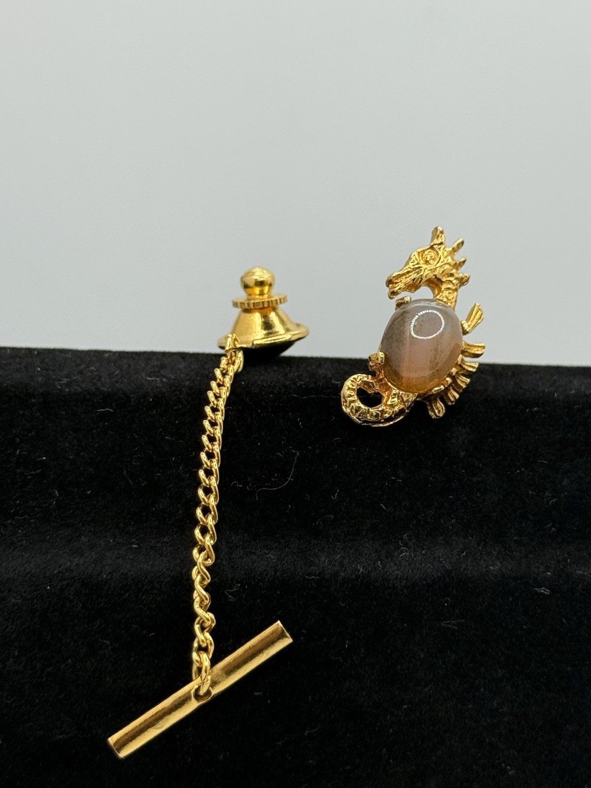 Vintage Agate Lapel Tie Tack Pin Gold-tone Seahorse Small Bar Men’s Formal Wear