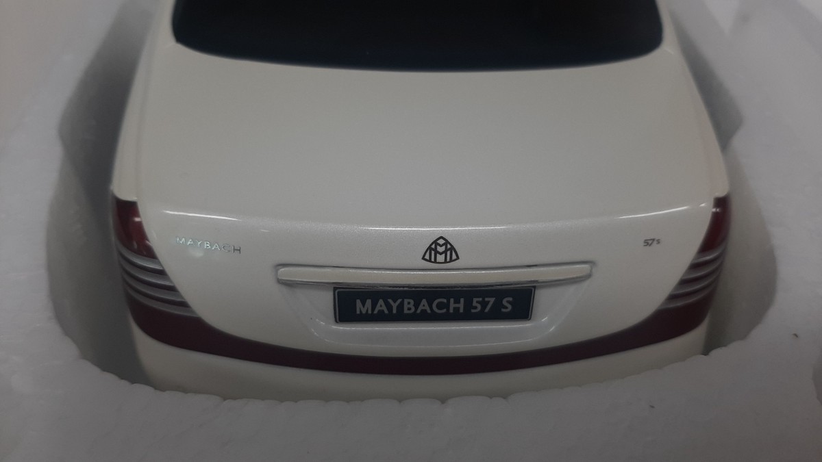 1/18 Autoart Maybach 57s (White color) | eBay