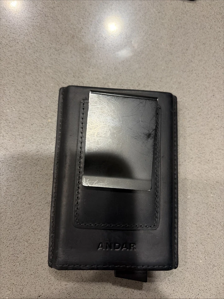 Cartera de cuero Andar The Giffin Saddle marrón con clip para dinero Foto 2 de 4