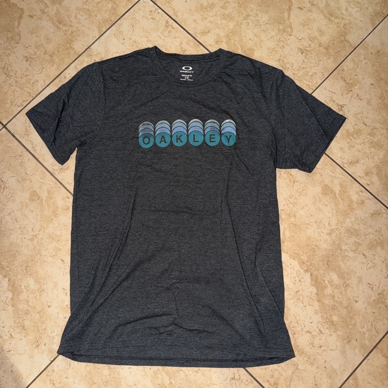 OAKLEY Gray Men’s T-shirt Tee Shirt Size LARGE Great Condition Rare LG