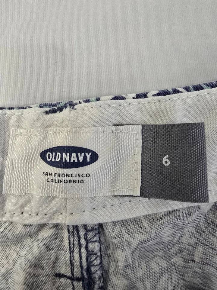 Old Navy Bermuda Shorts Blue White Floral Cottagecore 100% Cotton Size 6 - Image 3 of 4