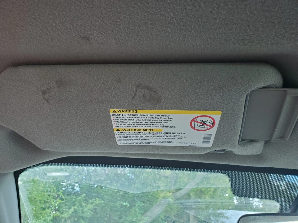 Para-sol iluminado cinza claro 2000 2001 2002 2003 2004 Chevrolet Impala fabricante de equipamento original - Imagem 2 de 4