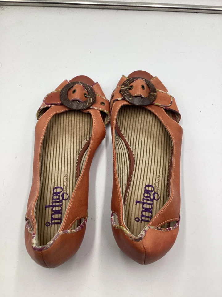 Zapatos planos Indigo by Clarks para mujer EE. UU. 9M de cuero rosa con ribete floral Foto 4 de 4