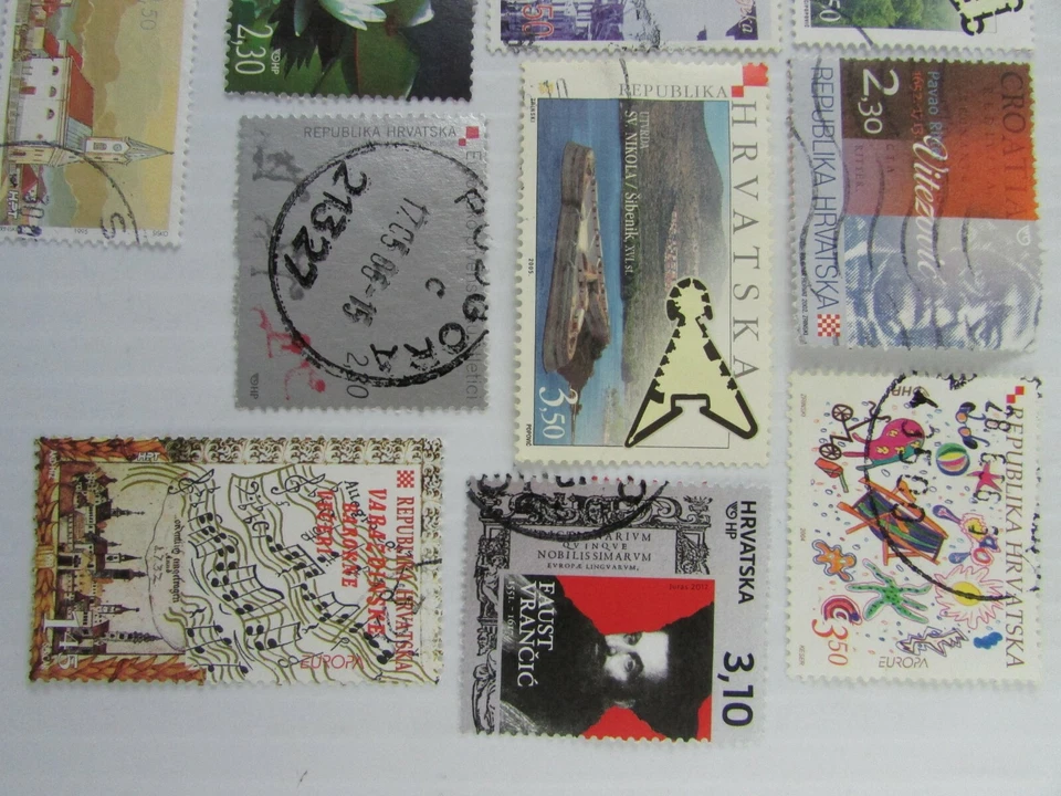 17 selos usados sortidos da Croácia flores cenário arquitetura Cv$25,70 - Imagem 4 de 4