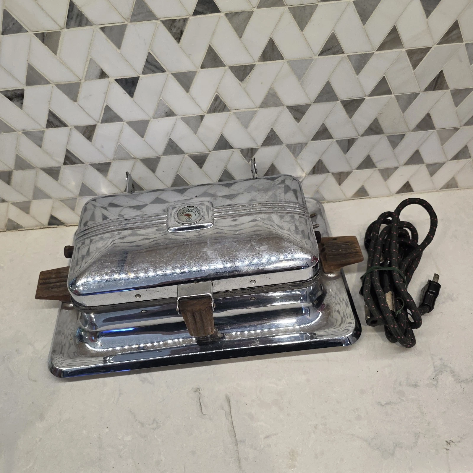 Dominion Electric Waffle Maker Iron Model 5132 660W w/Cord Vintage
Opens in a new window or tab