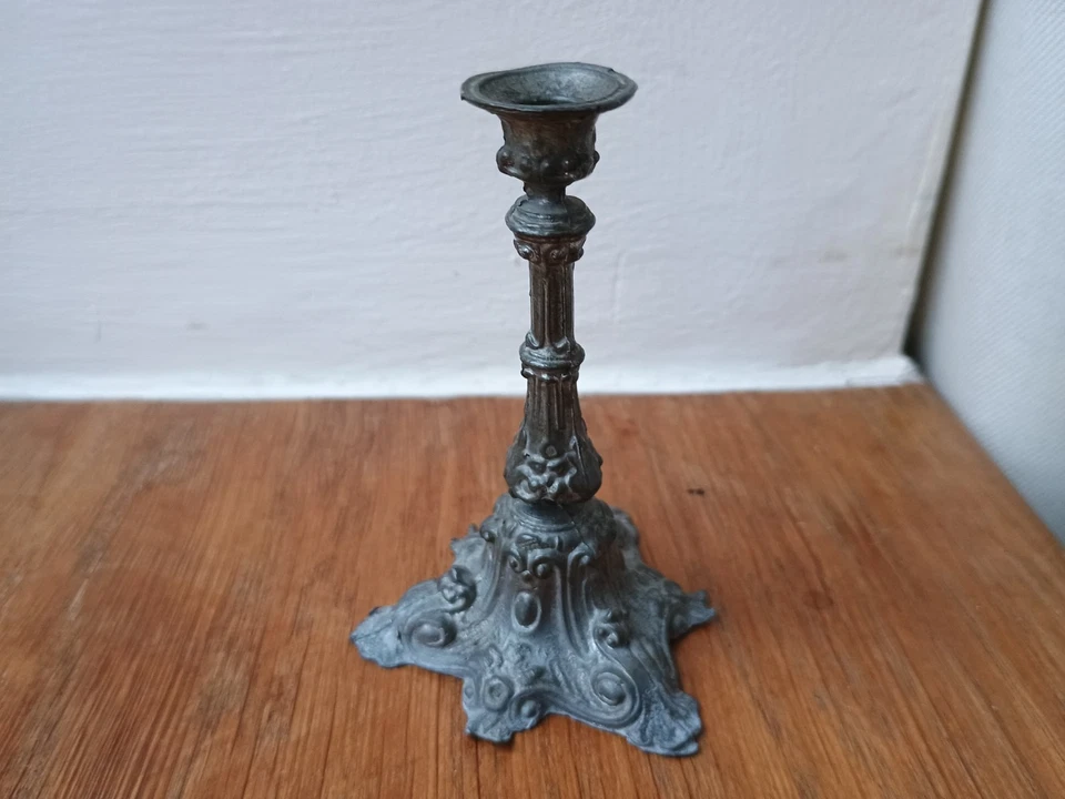 ANTIGUO CANDELABRO ORNAMENTADO CASA MUÑECAS 8CM ALTO Foto 2 de 4
