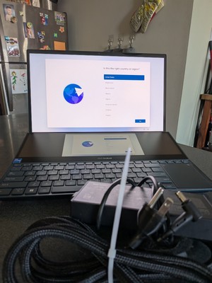 ASUS ZenBook Pro Duo 15 UX582 OLED 4K RTX 3060 i7-12700H 16GB 4TB UX582LR-XS74T