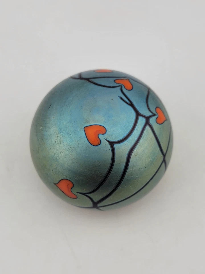 Raro pisapapeles de vidrio arte iridiscente Orient & Flume flores firmado mayo de 1975 Foto 2 de 4