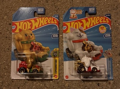 Hot Wheels Feline Lucky Cat Set Of 2 Gold & White  * HTF
