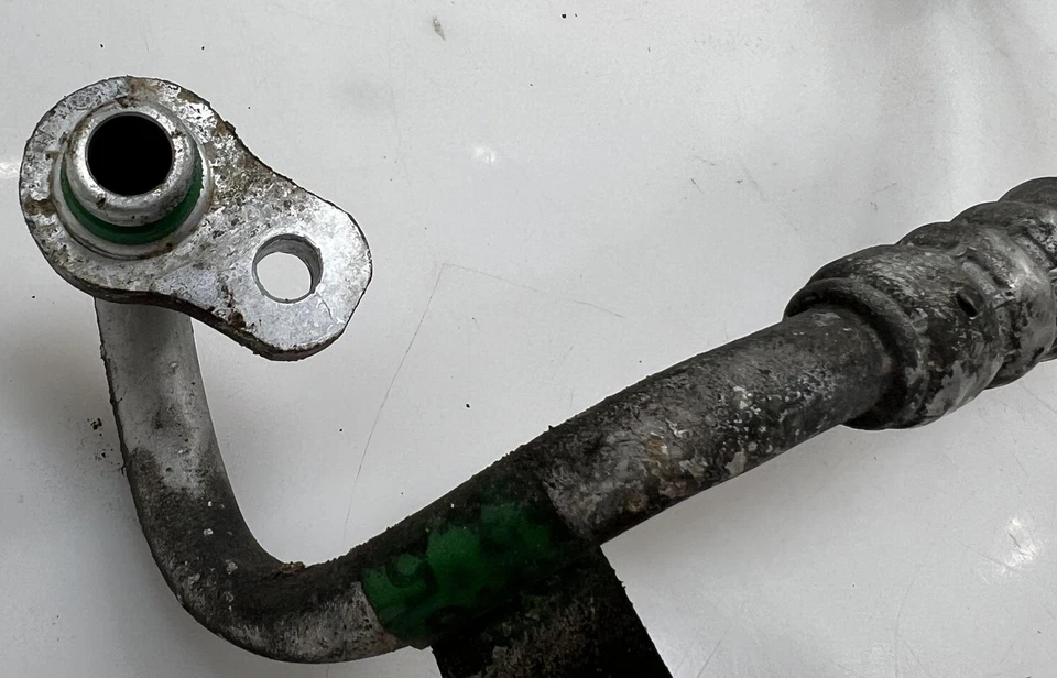 Manguera de descarga de aire acondicionado Kia Sorento 2011 2012 OEM 977621U100 Foto 3 de 4