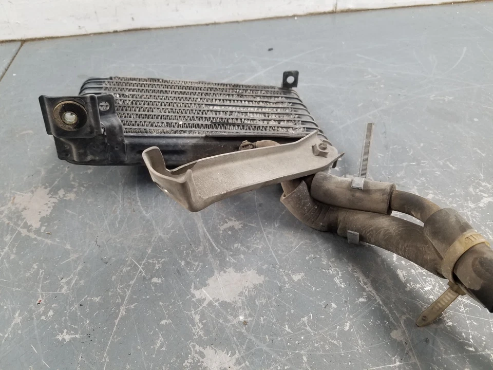 Enfriador de aceite de motor Mitsubishi Eclipse GST GS-T 1997 - abollado #9003 A11 Foto 4 de 4