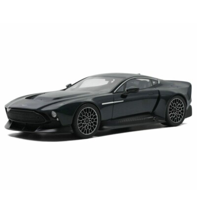 GT Spirit シュニッツアーACL2グリーン ミニカー 1/18 新品 1/18 Aston Martin Victor 2021 Dark Green Resin Model Car by