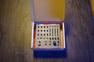 Behringer 305 EQ/Mixer/Output - System 100