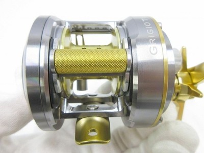 Megabass Monoblock Bespoke Limited Grigio Titanio Baitcasting Reel