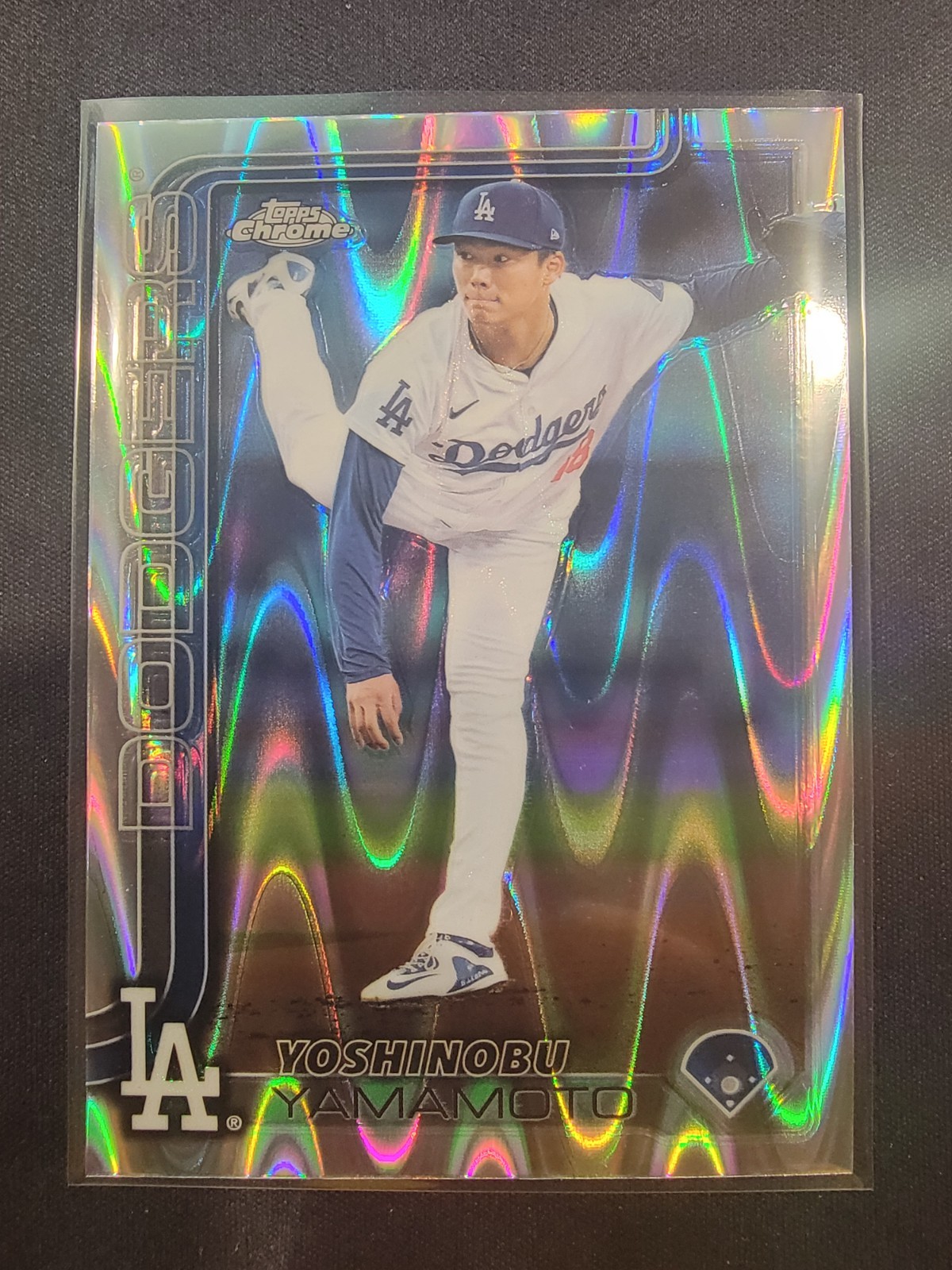 2025 Topps Chrome Yoshinobu Yamamoto #179 RayWave Refractor Dodgers