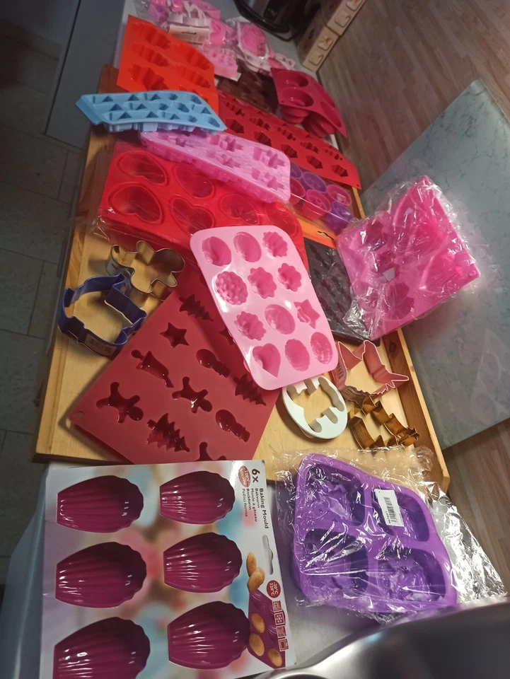 Konvolut Silikonform + kleine Austechformen, Wichtel Verzieren Pralinen 45 Stk. - Bild 2 von 4