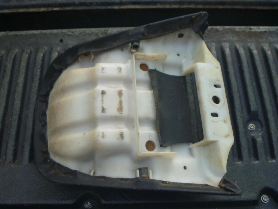 Assento traseiro de passageiro fabricante de equipamento original 88-97 Kawasaki ZX600 Ninja 600R  - Imagem 2 de 2