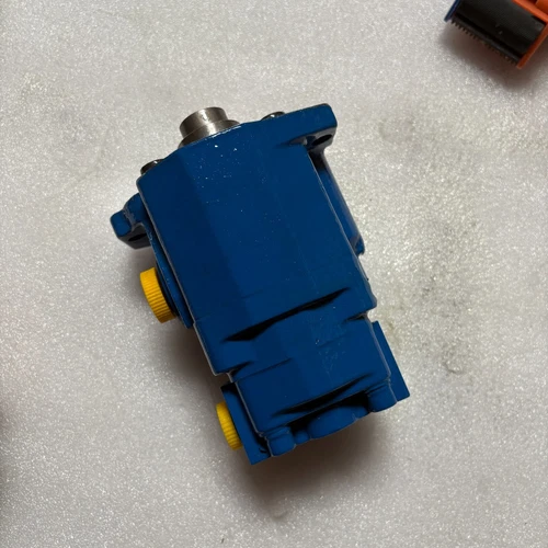 AP2D21 AP2D18 GEAR PUMP FITS FOR SK30 SK35 IUI35 EX35 EX40 - product listing photo