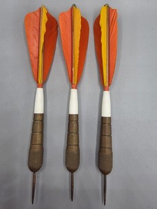Vintage Set of Darts With Orange/Yellow Feather Flights - 26g