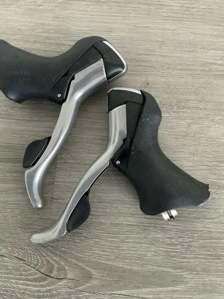 SHIMANO ULTEGRA BRAKE / SHIFTER COMBO SET MODEL 6603 TRIPLE X 10 SPEED - Image 3 of 4