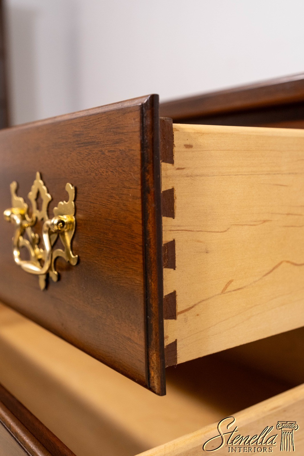 L70974: MADISON SQUARE 4 Drawer Mahogany Server Commode