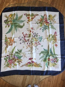 Foulard carré vintage Gucci 100% soie 34x34 imprimé botanique avec champignons et fougères
