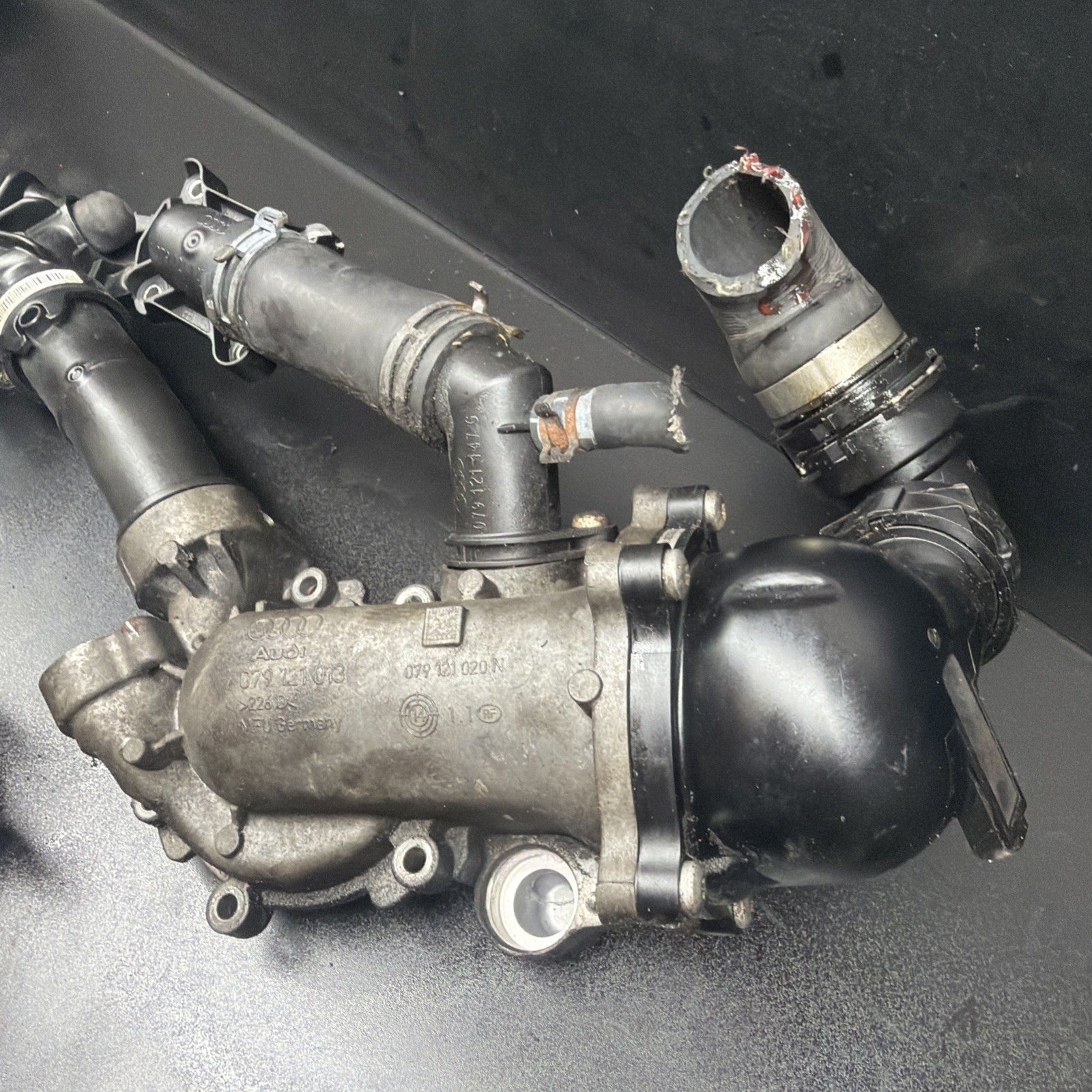 Bentley Continental GT 2013-2018 Thermostat housing