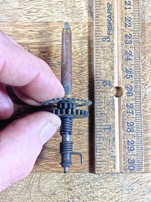 Ingraham Clock Movement (Stamped 06) Hands Post     (KD1433)