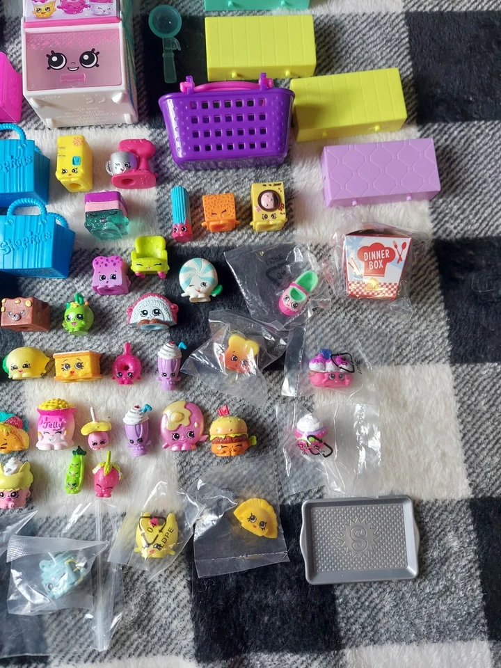 Shopkins 65+ Pieces Random/Mixed Lot Shipkin Basket, Dinner Box, Bags  - Image 4 of 4
