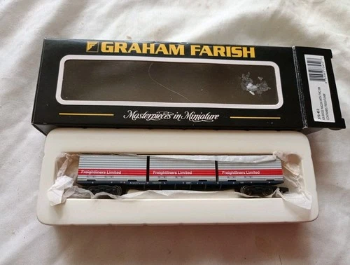 A Model Long Flat Bed Wagon In N Gauge By Graham Farish Boxed With 3 Containers