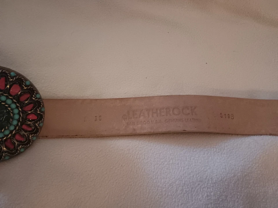 CINTURÓN DE CUERO ROCK CONCHO/PIEDRA CORAL AÑOS 70 CON PATRÓN FLORAL MECANIZADO TALLA L 36  Foto 4 de 4