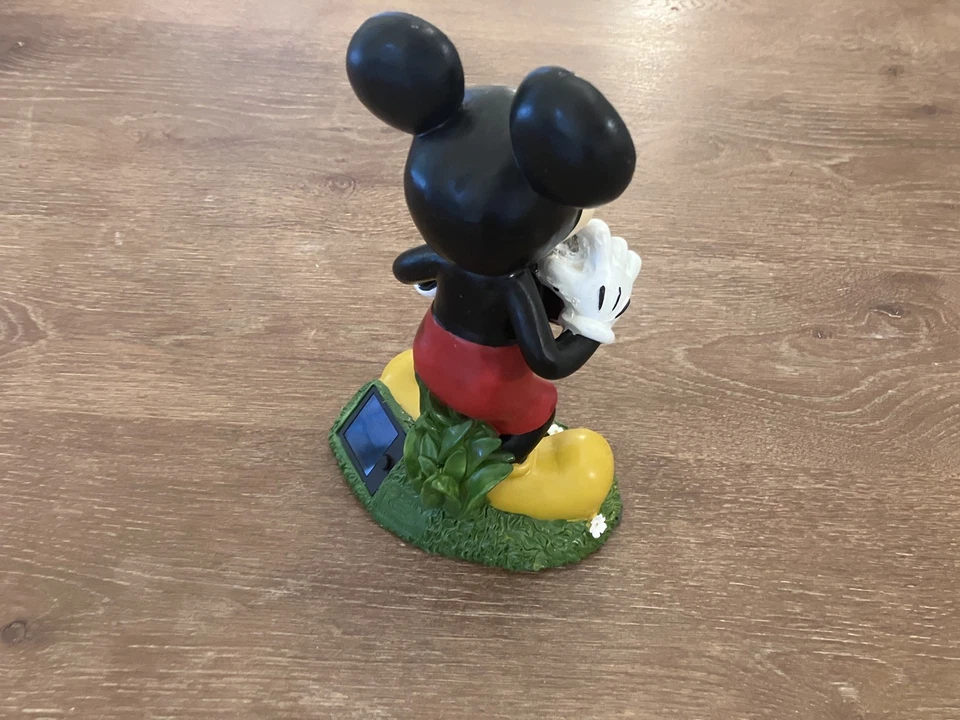 Decoración de jardín vintage K-Mart Mickey Mouse patio sosteniendo una cámara, sin probar Foto 2 de 4