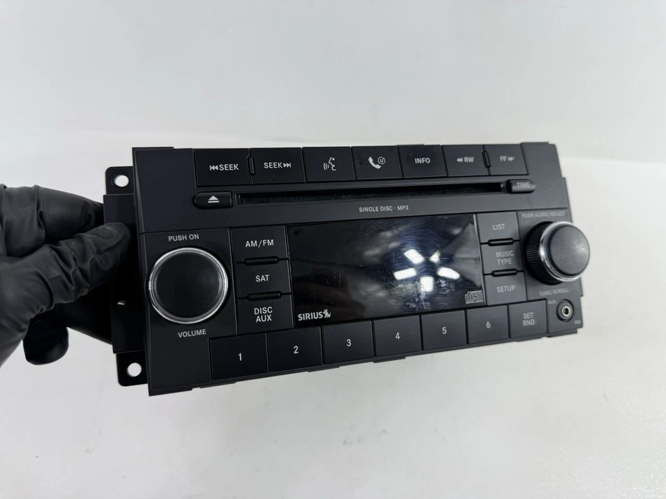 Rádio 2008-2010 Caravan Town & Country AM FM CD Aux Sirius RES FABRICANTE DE EQUIPAMENTO ORIGINAL 68021163AE - Imagem 4 de 4