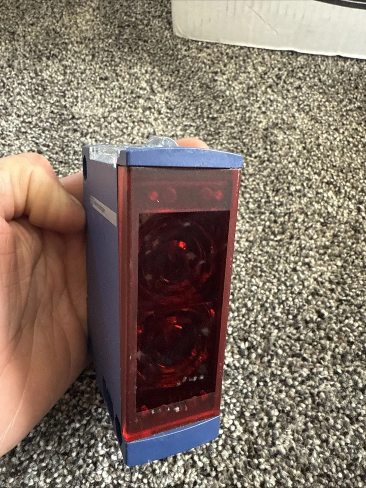 Telemecanique Sensors Xux0aksat16 Photoelectric Sensor,Rectangle,Multimode - Image 3 of 4