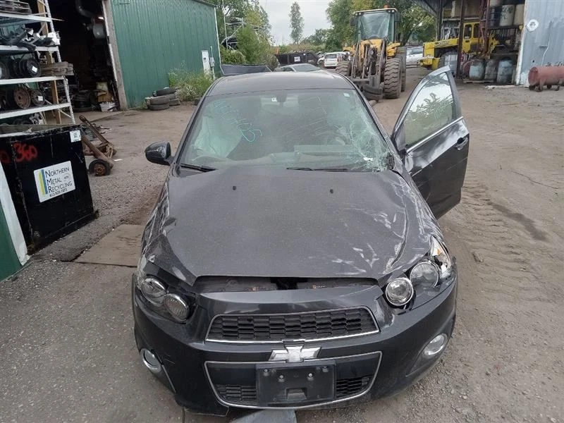 Gato de neumático con herramientas 2012 2013 2014 2015 2016 2017 2018 2019 20 Chevrolet Sonic Foto 2 de 4