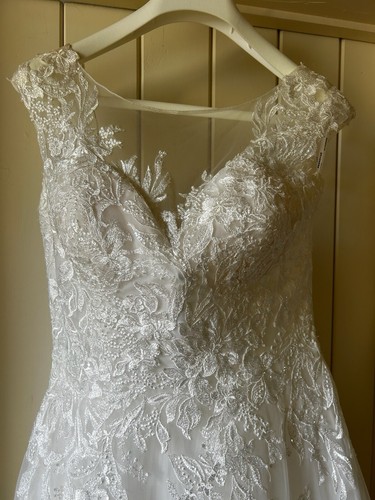 Pronovias Griffith wedding dress size 12 - Picture 2 of 14