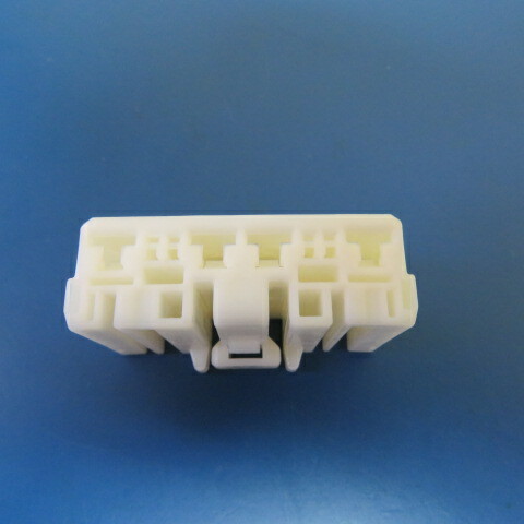 YAZAKI 7283-7157 Qty of 5 per Lot Connector Housing | eBay