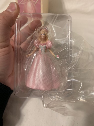 HALLMARK RICORDO ORNAMENTO BARBIE BAMBOLE PRIMAVERA 1996 PASQUA #2 ROSA - Foto 2 di 5