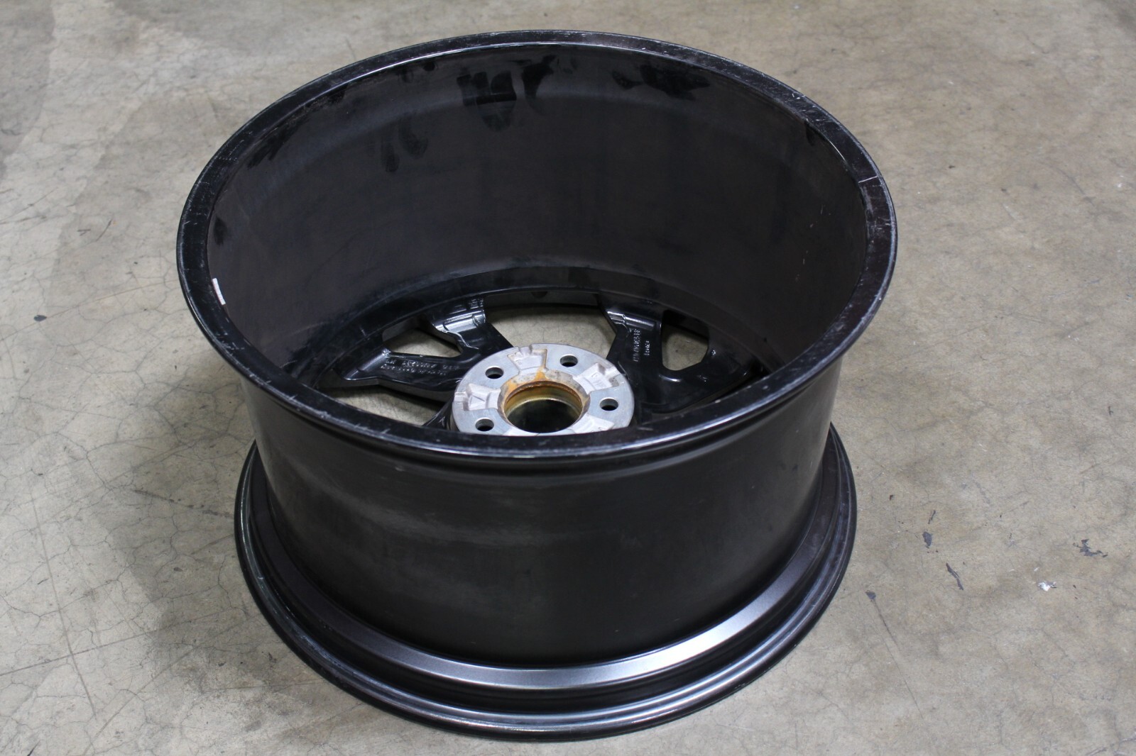 Audi R8, Rear Audi Sport Wheel, Scratches, 11x20, Used, P/N 4S0601025CC