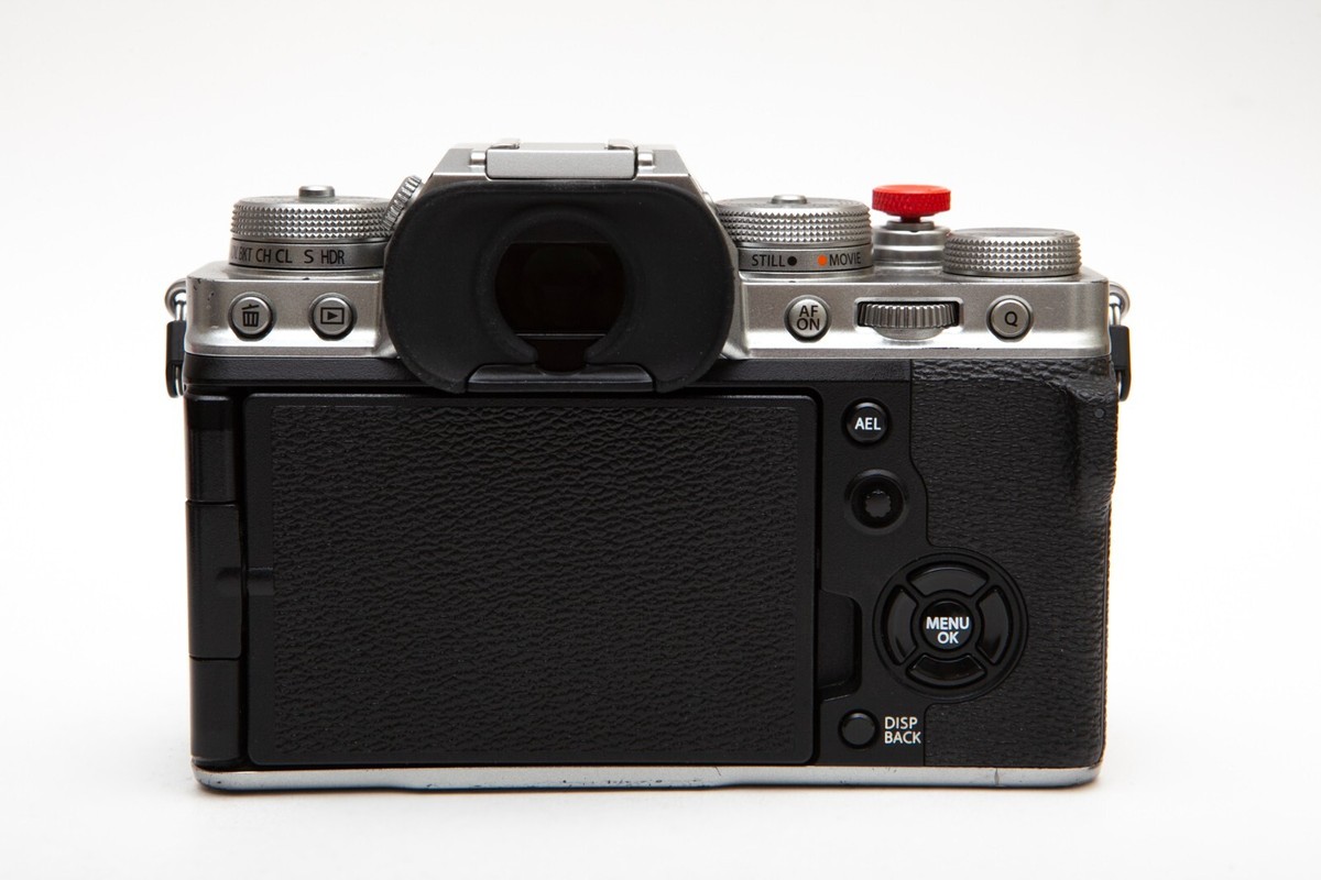 Fujifilm X-T4 26.1 MP Mirrorless Camera - Silver (Body Only Fujifilm X-T4 26.1 MP Mirrorless Camera - Silver (Body Only