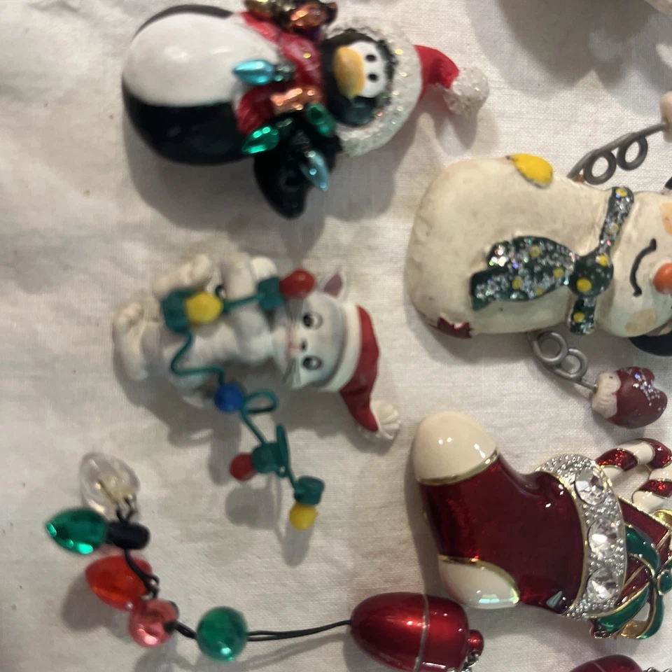 Vintage Rhinestone Enamel Brooch Lot Christmas Hallmark Heart Ornament Soldier - Image 4 of 4