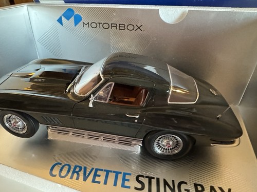 Revell Motorbox 1:18 scale Chevrolet Corvette Sting Ray Sports Car Green, w/ Box - Picture 8 of 16